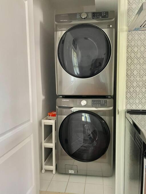 Brand New, Cozy, Modern, One-Bedroom Apartment ฟอลส์เชิร์ช ภายนอก รูปภาพ